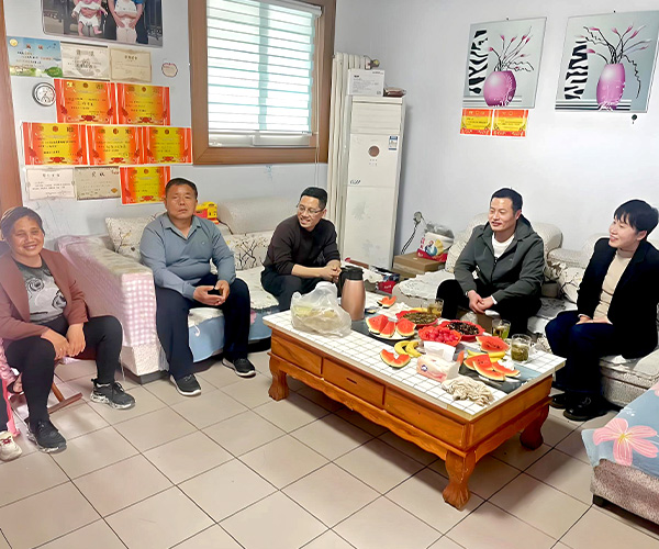 春風(fēng)送暖入家門(mén)：華東風(fēng)機(jī)有限公司開(kāi)展優(yōu)秀員工慰問(wèn)活動(dòng)